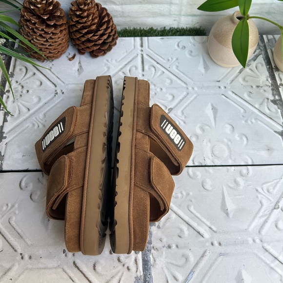 UGG
Women's Greer Platform Slide Sandals Chestnut size 9.5 gently used - Picture 13 of 14